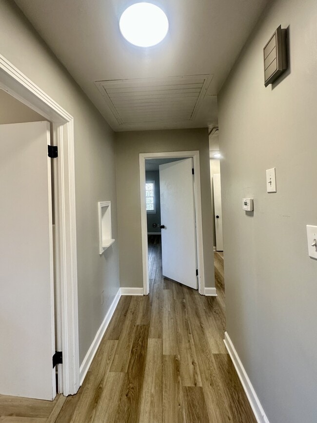 Building Photo - 2100 Park Ln