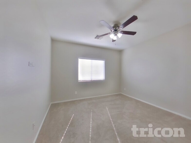 Building Photo - 2097 E Paso Fino Dr