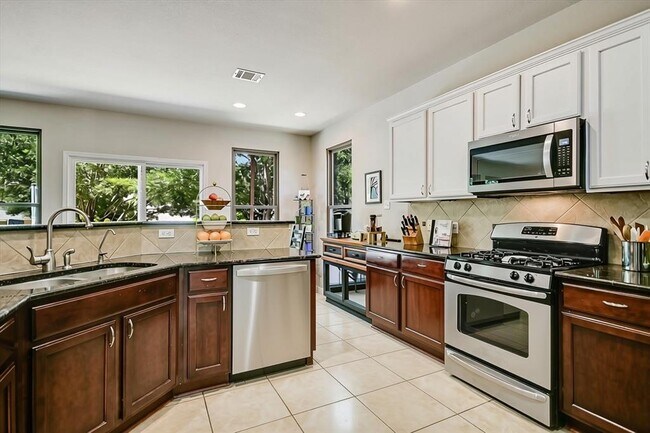 Building Photo - 113 Fred Couples Dr
