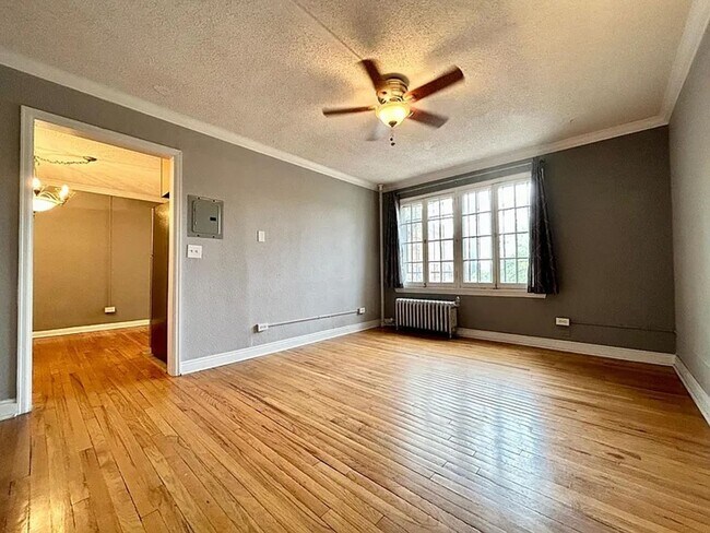 Building Photo - Beautiful 2 Bedroom-2 Bath Condo- Close to...