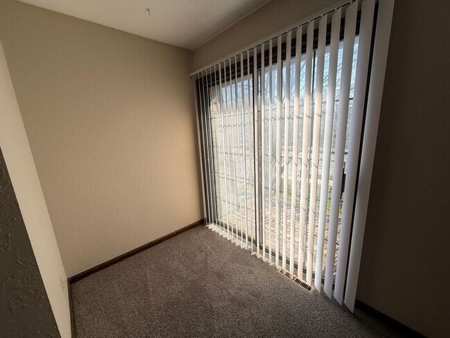 Building Photo - Townhome with a Bedroom Balcony Overlooking Lake Tapawingo