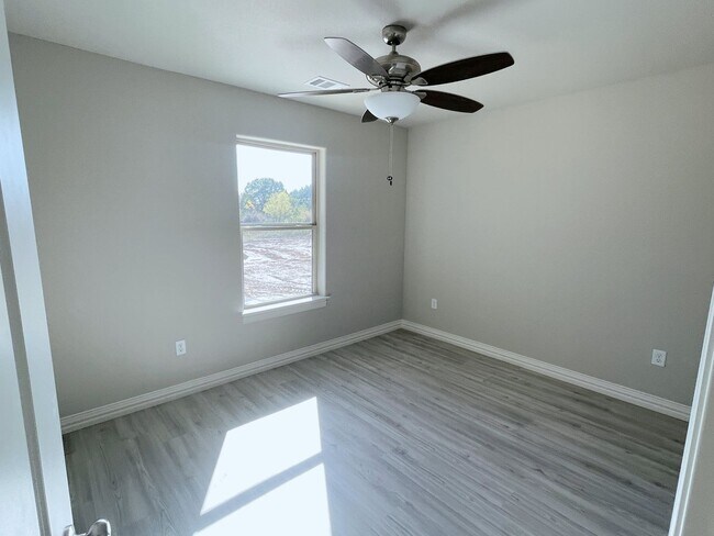 Building Photo - Charming 3 bedroom 2 bathroom duplex in Si...