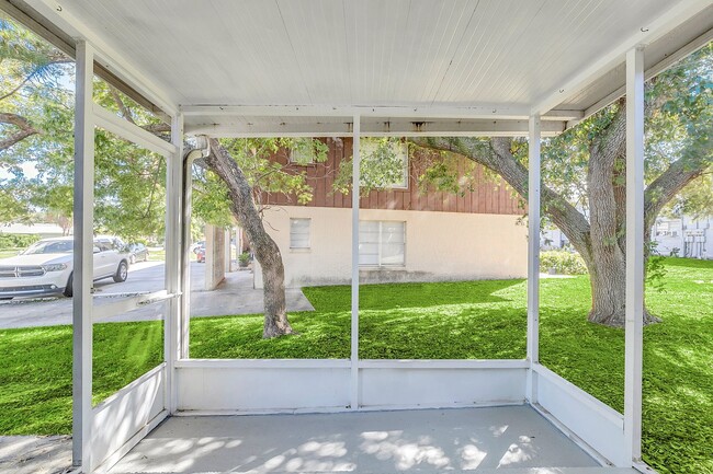 Building Photo - 3/2 unit in Titusville ready for new tenants!