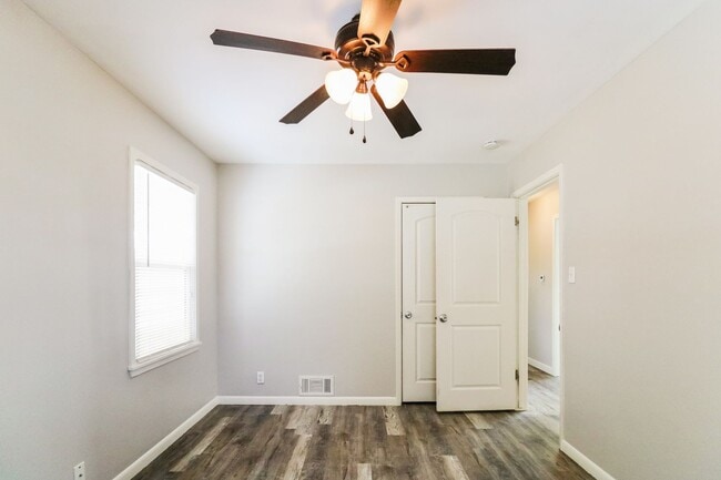 Building Photo - Comfortable 2 Bed, 2 Bath Pet-Friendly Home with Central Air & Cozy Flooring! - Available on June...