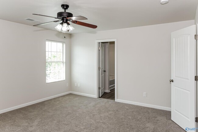 Building Photo - 120 Darrow Creek Dr