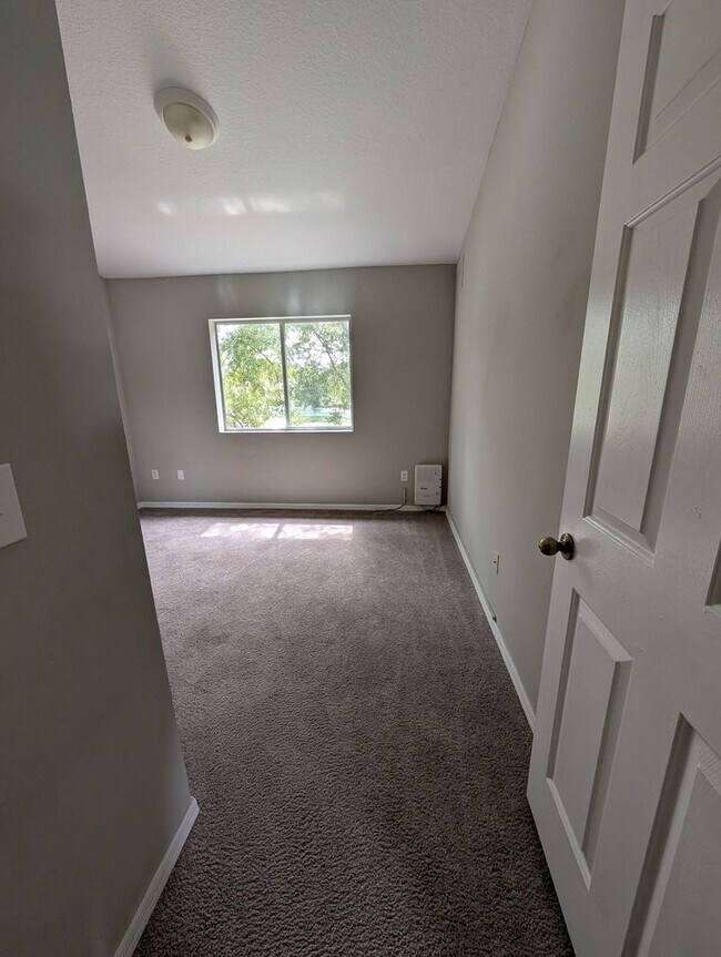 Building Photo - 9019 Cochise Ln