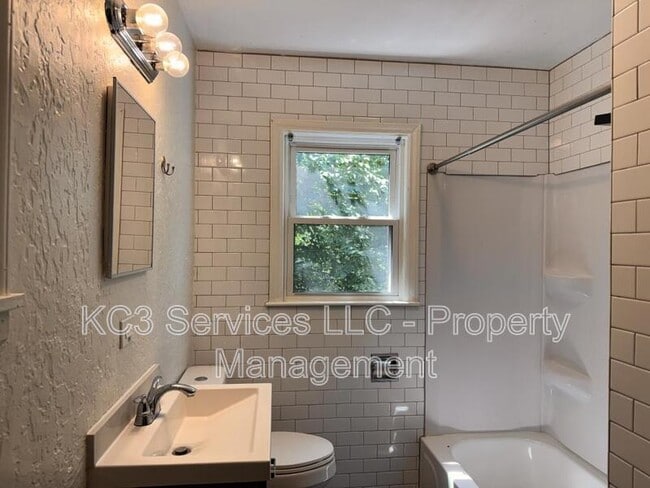 Building Photo - 11108 Bennington Ave