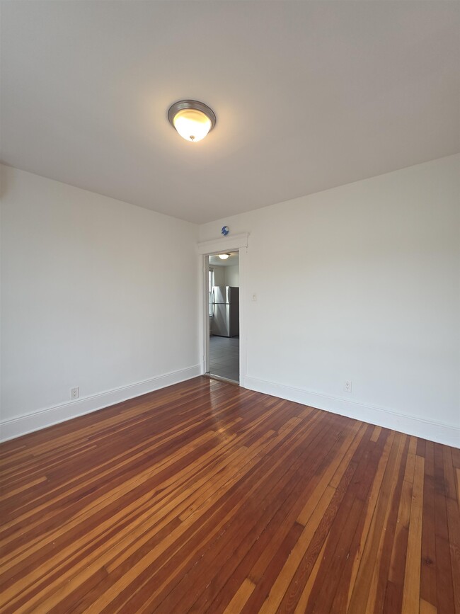 Building Photo - 282 Neptune Ave