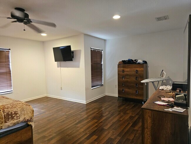 Building Photo - 7533 Topiary Ave