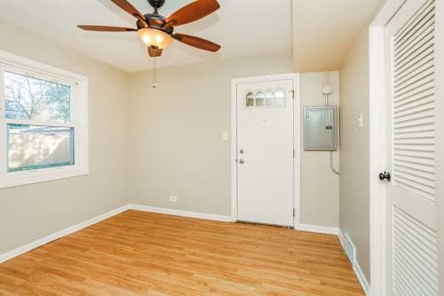 Building Photo - 10117 S California Ave