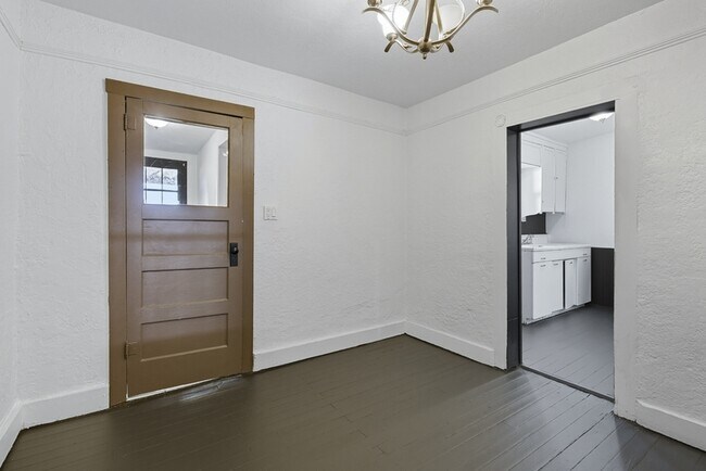 Building Photo - 839 S 8th Ave