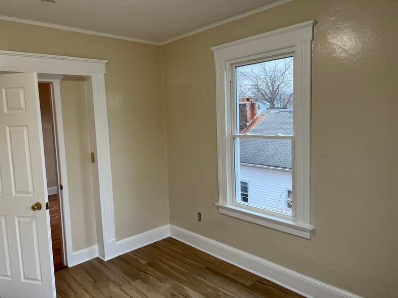 Building Photo - 63 Wood St