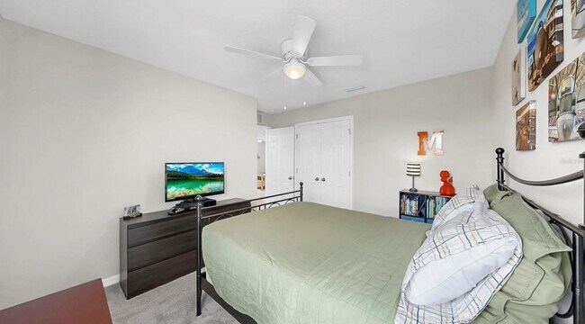 Building Photo - Spacious 5bed - With Amenities!