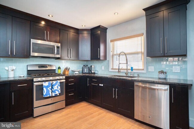 Building Photo - 1026 Morris St