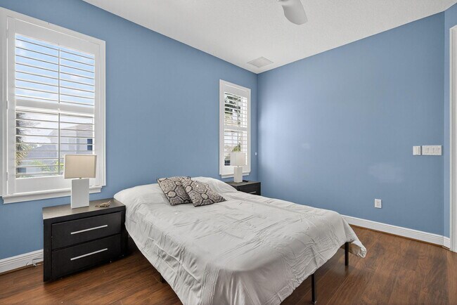 Building Photo - 8551 SE Driftwood St