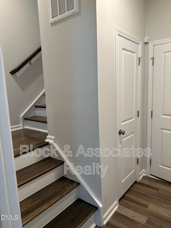 Building Photo - 608 Gimari Dr