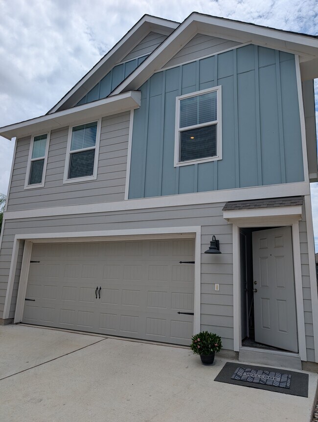 Building Photo - 160 Rioja