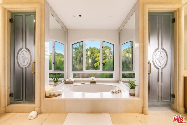 Building Photo - 1136 Calle Vista Dr