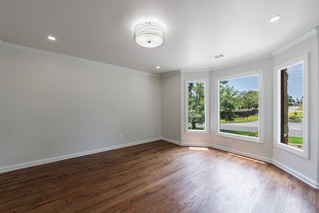 Building Photo - 459 Atlanta Country Club Dr