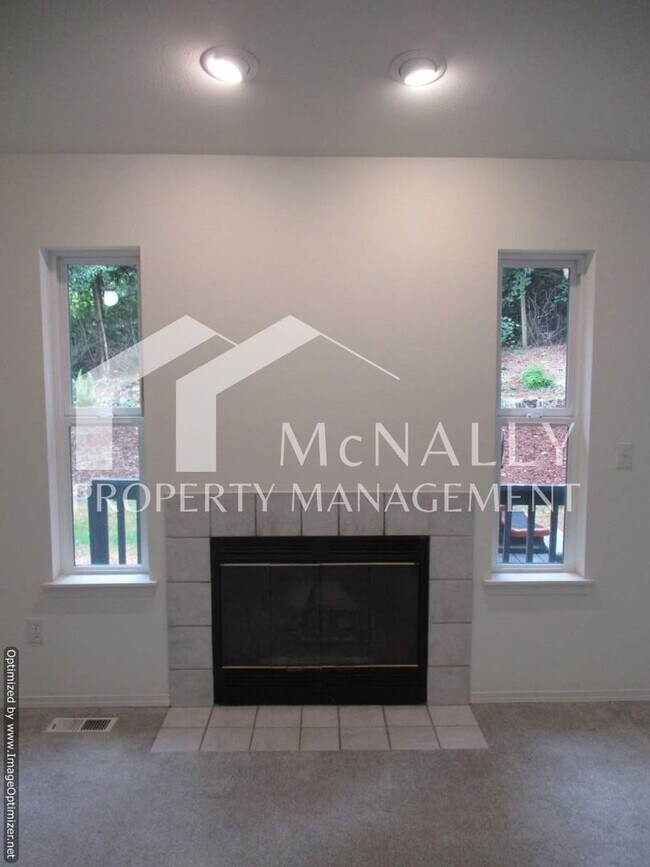 Building Photo - 1166 Leschi Dr