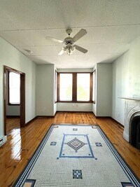 Building Photo - 62 Chelsea St