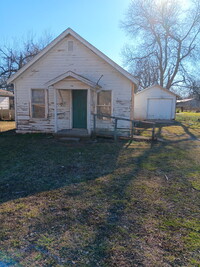 Building Photo - 115 N Pear St