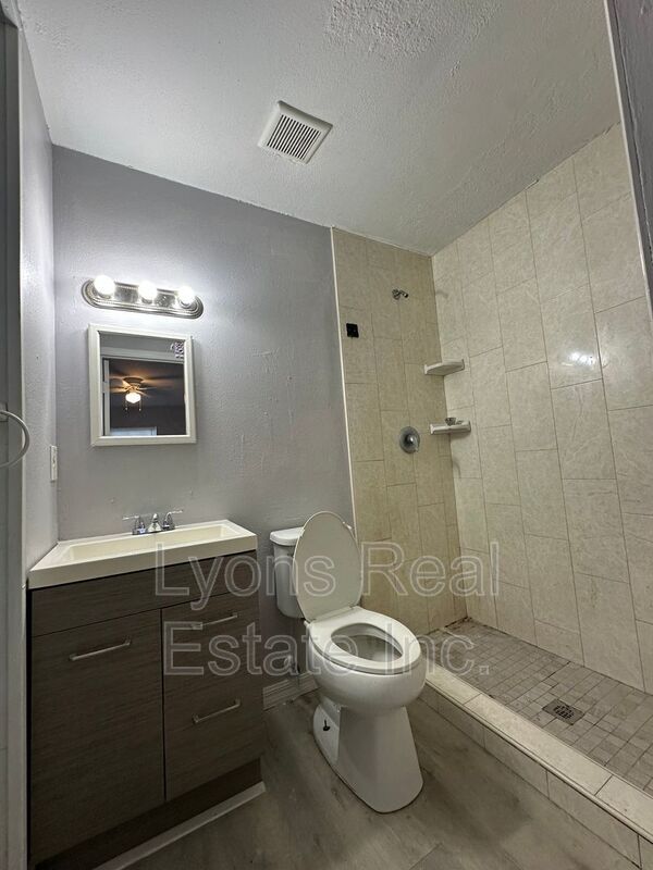 Building Photo - 4717 Douglas Ln