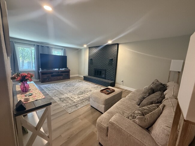 Building Photo - 3418 Flagstone Dr