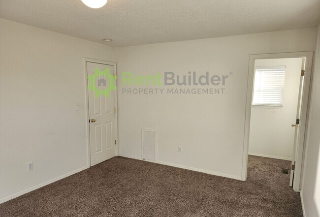 Building Photo - Stunning 5-Bed Northern Hills Home – Now Just $2,395/Month!