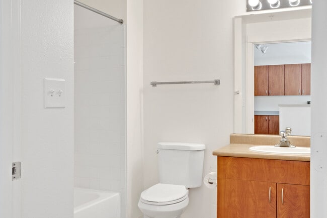 Building Photo - 11000 NE 10th St