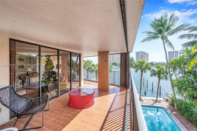 Building Photo - 1700 S Bayshore Ln
