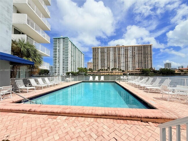 Building Photo - 4000 NE 170th St