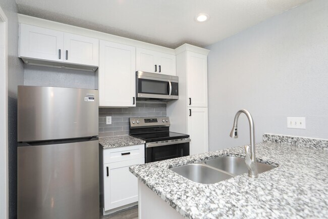Building Photo - 2100 Wilcrest Dr