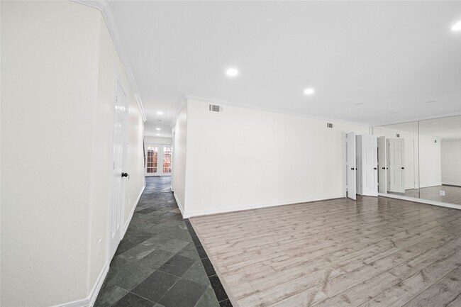 Building Photo - 1573 W Sam Houston Pkwy S