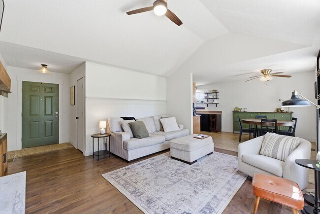 Building Photo - 1275 S Jaylin Ave