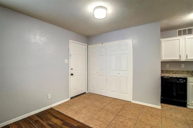 Building Photo - 713 Meadow Mead Dr