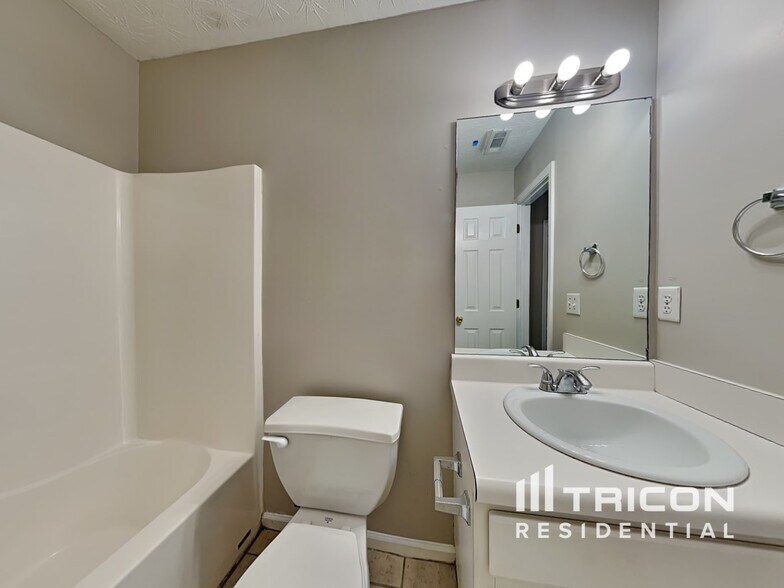 Building Photo - 4980 Wynford Ln
