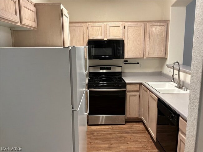 Building Photo - 1310 Silver Sierra St