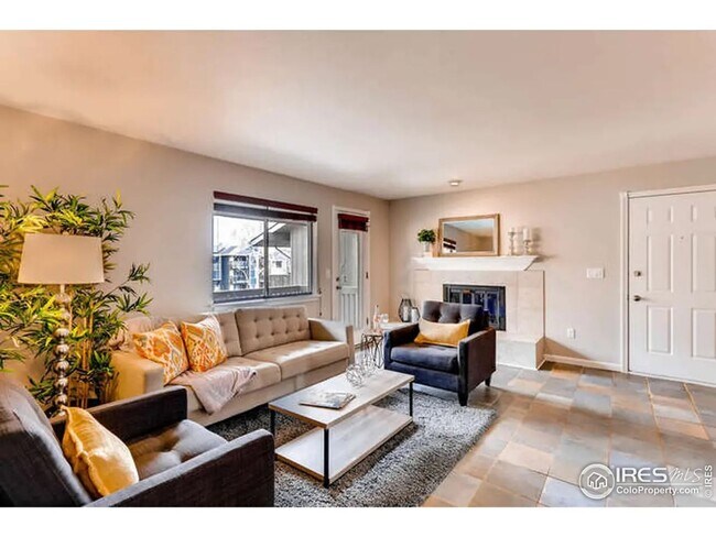 Primary Photo - Furnished or Unfurnished Updated 2 Bed 2 B...