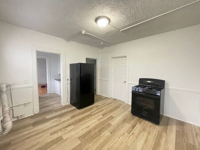 Building Photo - 457 Beech St