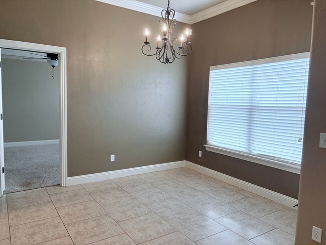 Building Photo - Large four bedroom home in Edmond