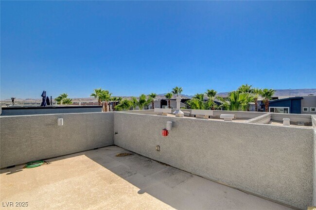Building Photo - 9050 W Tropicana Ave