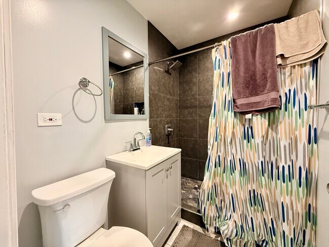 Building Photo - 2608 W Fullerton Ave