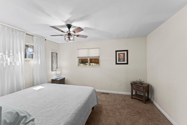 Building Photo - 417 N Coraline St