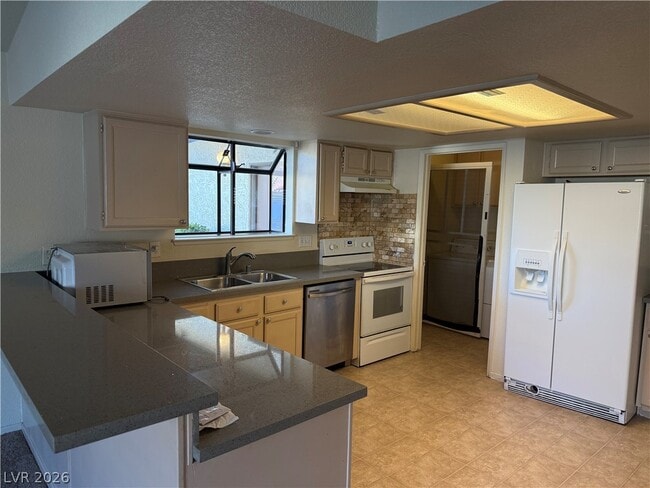 Building Photo - 720 Sea Pines Ln