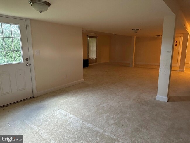 Building Photo - 605 Sunflower Cir