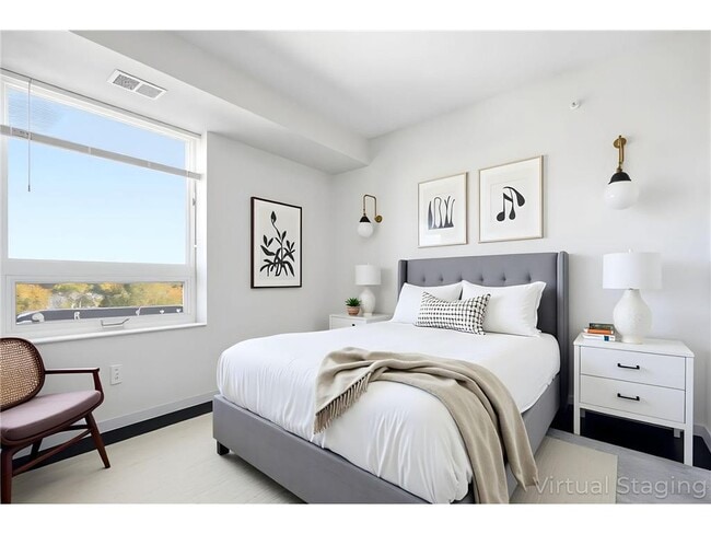 Building Photo - 2318 Jefferson St NE