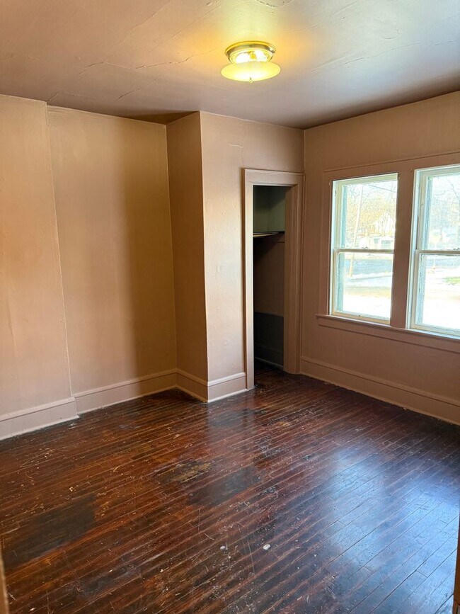 Building Photo - 807 Williams St