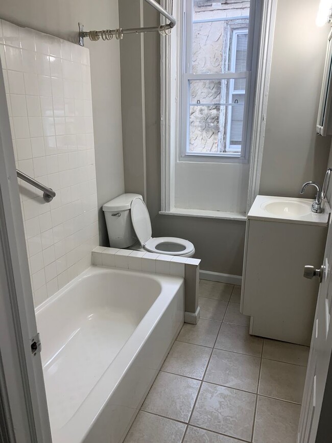 Building Photo - Newly Remodeled 3-bed / 3.5 bath Single Fa...