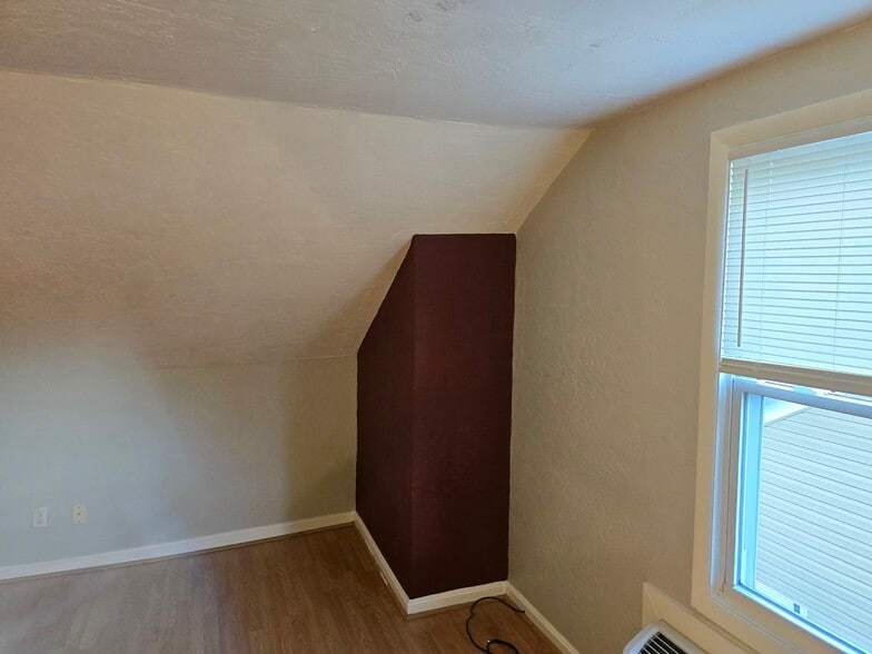 Bedroom - 68 Southern Ave